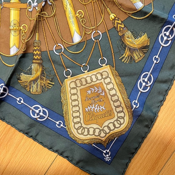 HERMES 100% Silk Scarf Carre 45 Cliquetis w box - Picture 3 of 6